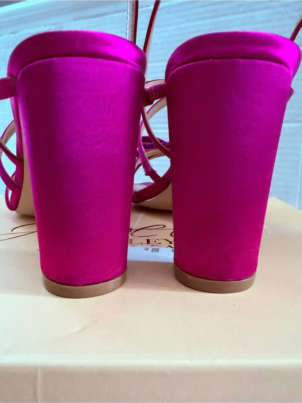 Jewel Badgley Mischka pink satin Eliza bow evening Heels Sandals 8.5